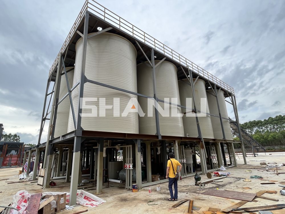 为石英砂加工企业建设酸洗生产线，投产后除铁稳定、环保达标并实现年产10万吨